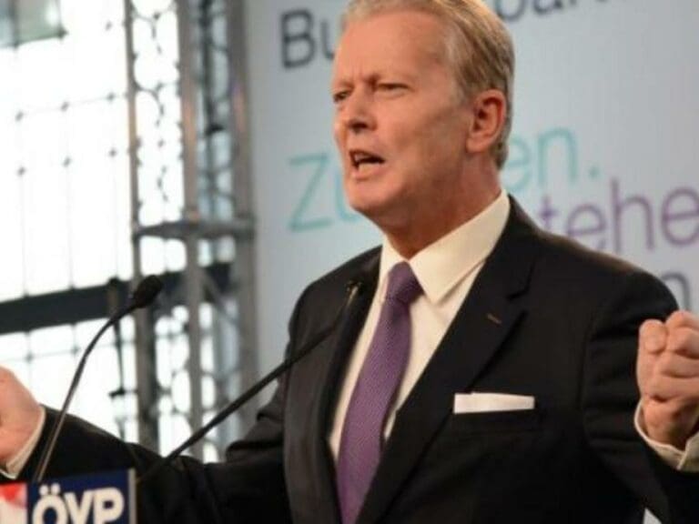 ÖVP-Mitterlehner übt sich in Selbstdarstellung — Bild: unzensuriert.at