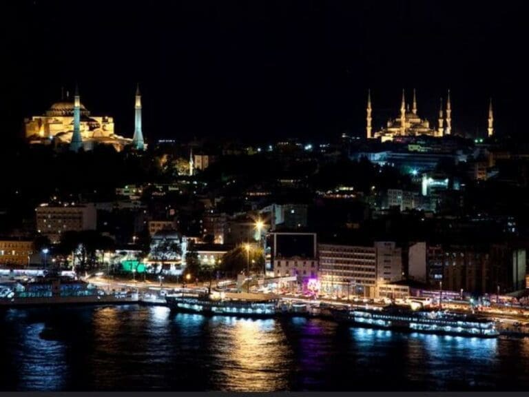 Terrornacht in Istanbul mit mindestens 39 Toten — Bild: Maks Karochkin / flickr (CC BY 2.0)