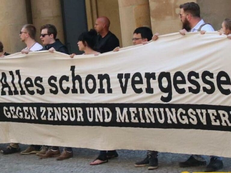 Nach Zensurgesetz will SPD nächsten Schritt zur Meinungs- und Informationsdiktatur setzen — Bild: Identitäre Deutschland / screenshot facebook