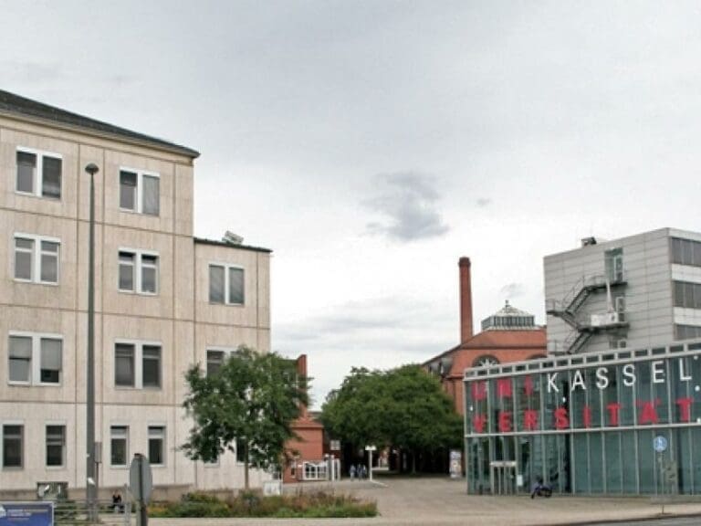 Kassel: Südländer wollten Uni-Kupferdach stehlen — Bild: Sputnik mir / Wikimedia (CC BY-SA 3.0)