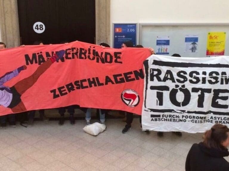 Uni Wien kapituliert vor "zehn Antifa-Hansln" — Bild: autonome antifa w / Twitter