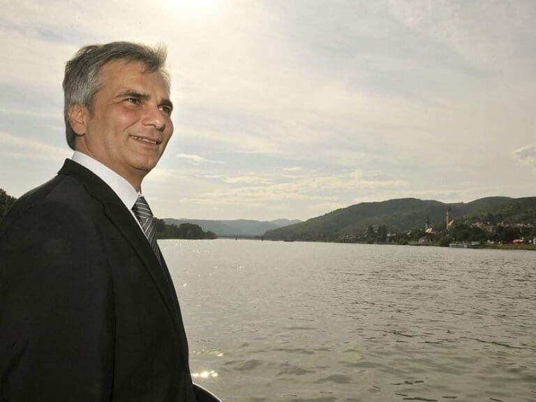 USA: Lobbyisten-Verbot für Politiker — Bild: Werner Faymann / Wikimedia (CC BY-SA 2.0)