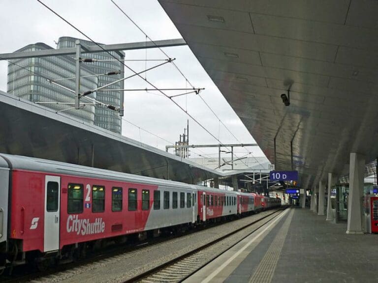 ÖBB wollen stärker gegen Kriminelle vorgehen — Bild: SchiDD/Wikimedia(CC BY-SA 4.0)