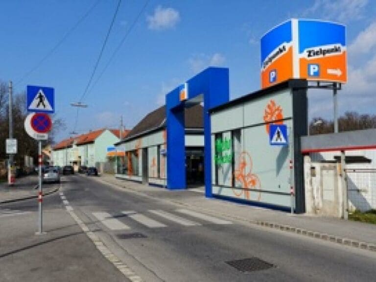 Rot-Schwarz gegen Zielpunktmitarbeiter — Bild: Linie29 - Own work/ Wikimedia CC BY-SA 3.0