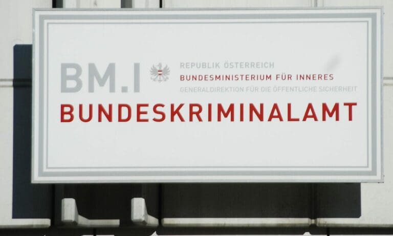 4,8-Millionen-Schaden durch Migranten-Netzwerk — wikicommons/GuentherZ ( CC-BY-3.0)