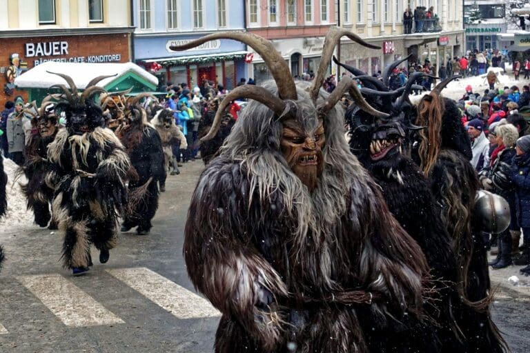 Corona-Maßnahmen verhindern Krampusläufe — Holger Uwe Schmitt / wikimedia.org (CC BY-SA 4.0)