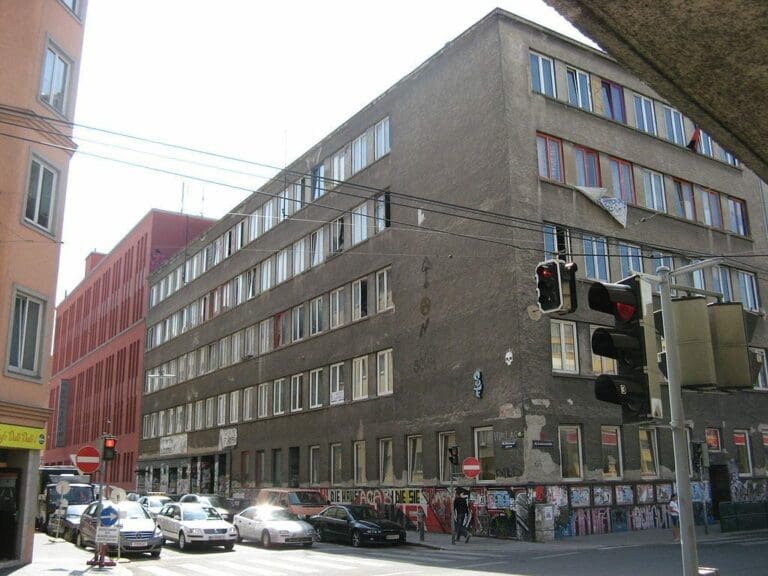 Ernst Kirchweger Haus — Buchhändler /Wikimedia (CC-BY-SA-3.0)