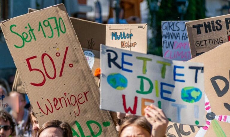 Ab sofort wieder Demos erlaubt? — Animaflora-PicsStock / depositphotos.com