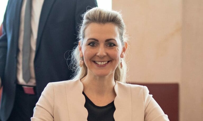 Christine Aschbacher — Wikimedia / Bundesministerium für Finanzen / CC BY 2.0