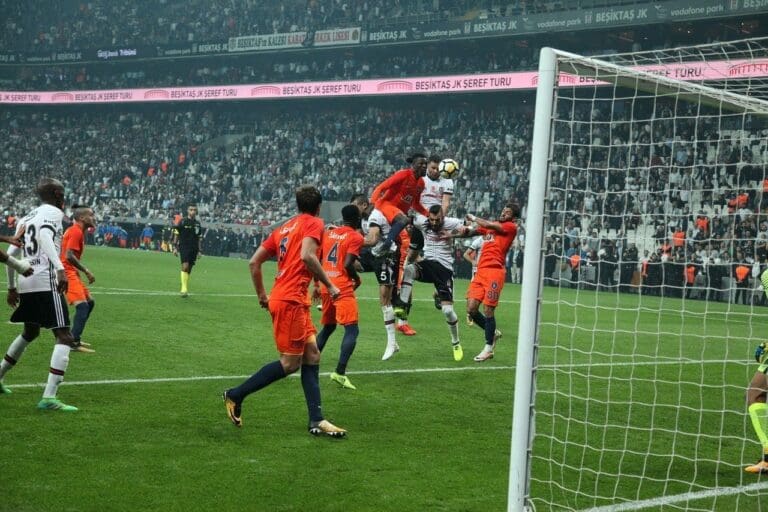 UEFA-"Rassismus-Eklat" äußerst fragwürdig — senolsengul / pixabay.com