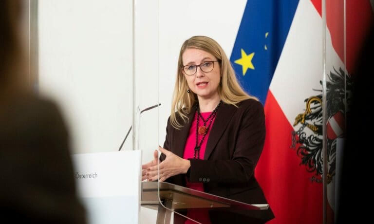 Margarete Schramböck — Christopher Dunker / BKA