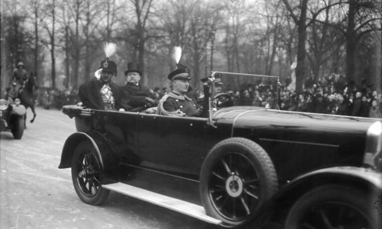 Einheitlich westliche Gesellschaft gab es nie — Bundesarchiv / wikimedia.org (CC BY-SA 3.0 de)