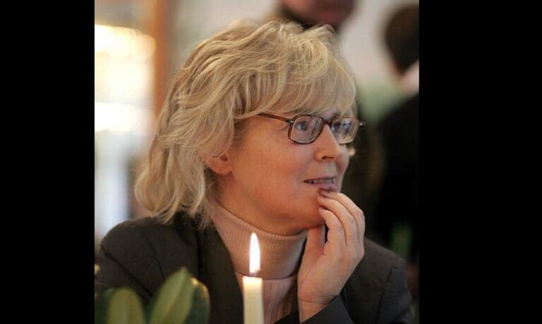 Verteidigungsministerin pfeift auf Ukraine-Krieg — Kuebi / wikimedia.org (CC BY-SA 3.0)