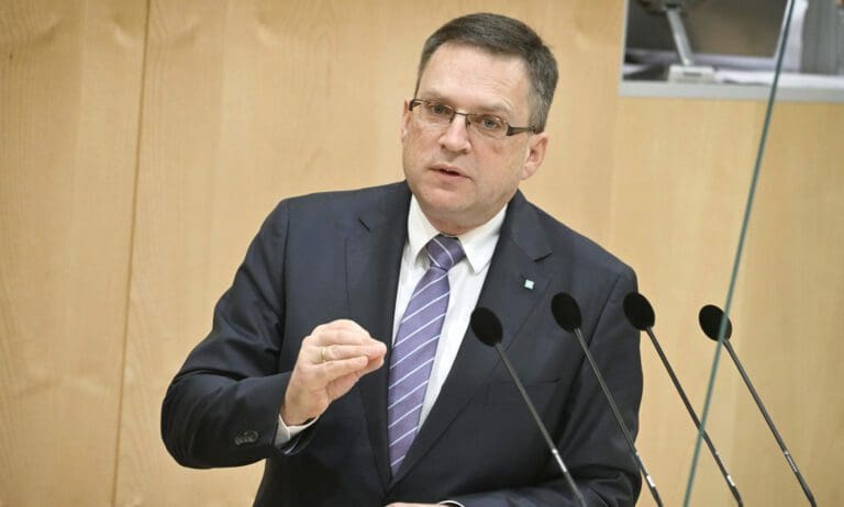 August Wöginger — Parlamentsdirektion / Johannes Zinner