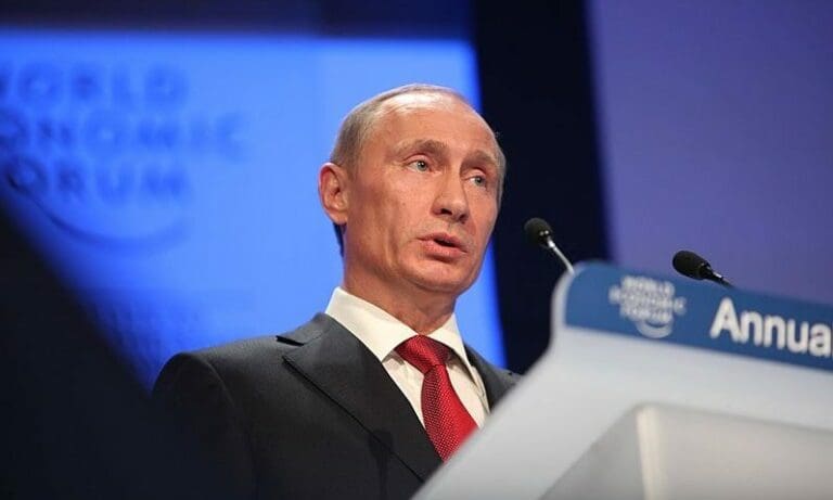 Putin als Gast und “young global leader” des mächtigen Weltwirtschaftsforum — World Economc Forum/Wikimedia.com (CC BY-SA 2.0)