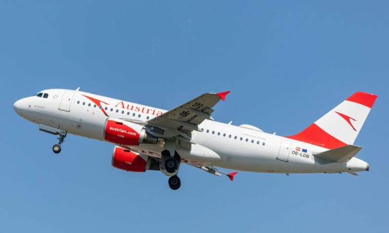 Austrian Airlines Flugzeug — adameq2 / depositphotos
