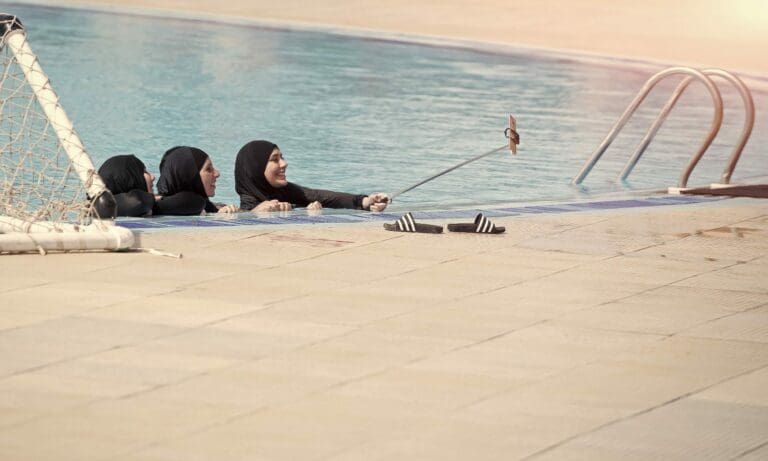 Moslem-Frauen im Burkini — Tverdohlib.com / despositphotos
