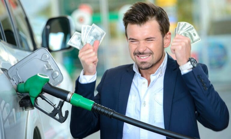 Tanken und Geld — vadimphoto1@gmail / depositphotos