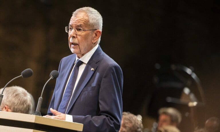 Alexander Van der Bellen — Carina Karlovits / HBF