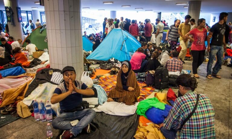 Flüchtlinge und Zelte — depositphotos.com