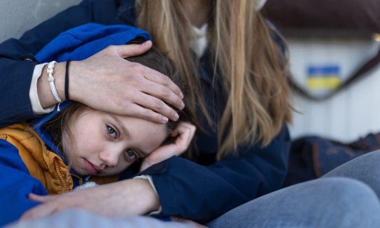 Kind und Mutter in der Ukraine — halfpoint / depositphotos.com