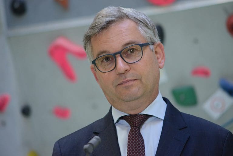 Schwammig, nichtssagend, ideenlos: Brunners Anhörung blamiert Österreich — Unzensuriert.at