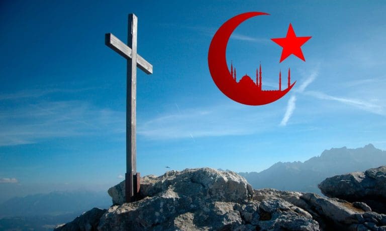 Gipfelkreuz und Halbmond — 360ber / unkreatives / depositphotos.com