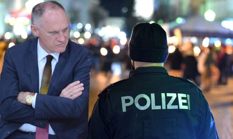 Gerhard Karner und Polizei — Spitzi / depositphotos.com / unzensuriert