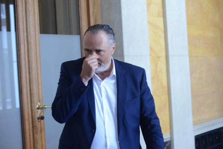 Doskozil hängt „Leibarzt“ höchste Auszeichung um  — Unzensuriert.at