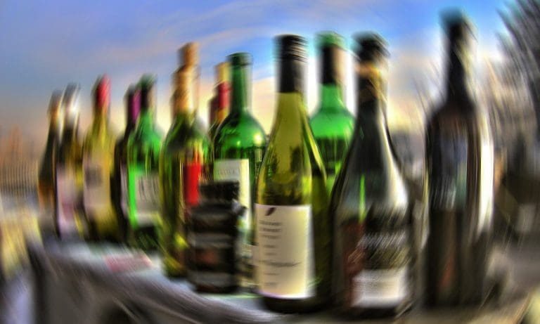 Rumäne stahl Spirituosen für Familie — pixabay / geralt