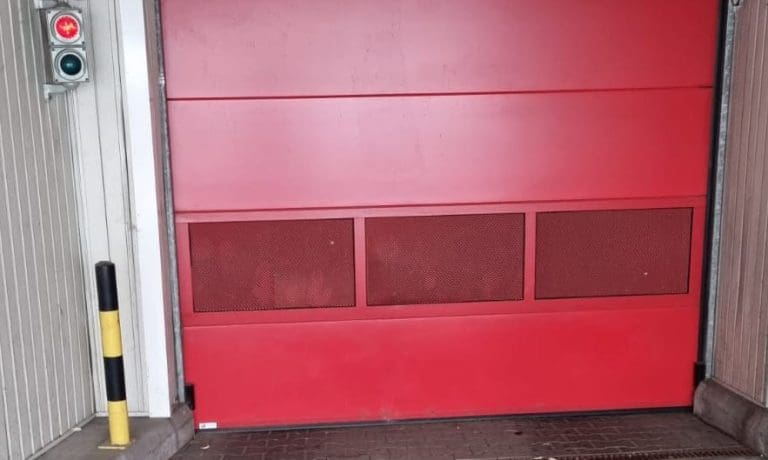 Garage — unzensuriert