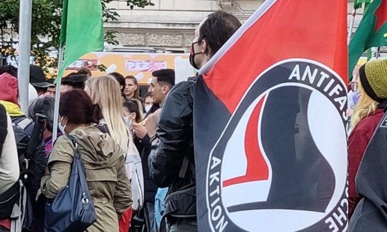 Antifa_Flag — Own Work / Wikimedia (CC BY-SA 3.0)