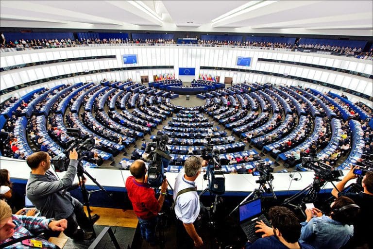Linksextremistin sitzt nun im EU-Parlament — Edda Dietrich / flickr.com (CC BY-SA 2.0 Deed)