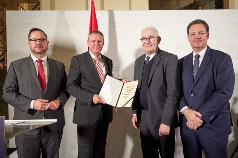 Von links: Nationalratsabgeordneten Christian Hafenecker (FPÖ), Walter Asperl 1848 Medienvielfalt Verlag, Nationalratsabgeordneter Martin Graf (FPÖ), Nationalratsabgeordneter Gerhard Kaniak (FPÖ) — © Parlamentsdirektion/Thomas Topf