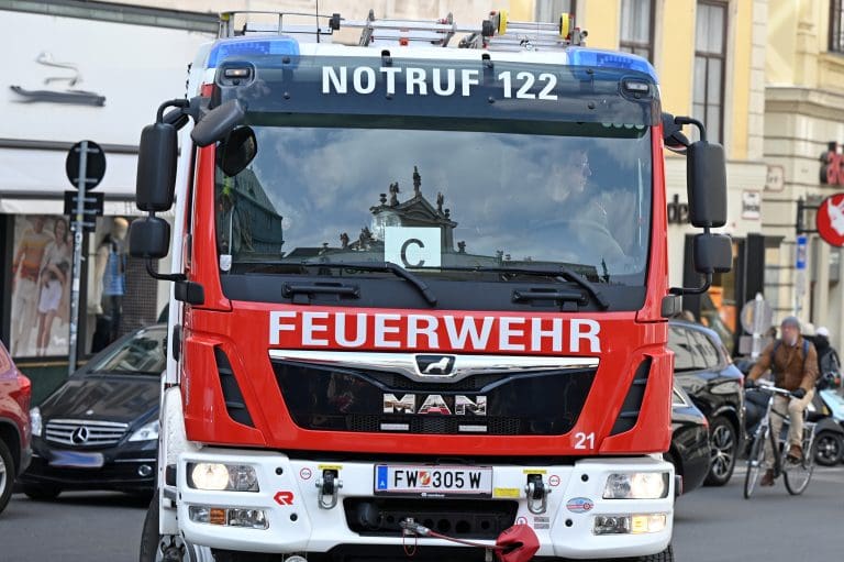 Bereits am Samstag erste Silvester-Krawalle — Spitzi / depositphotos.com