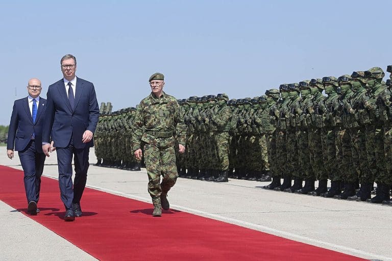 Parlamentswahl: Vučić kann nun alleine regieren — Vojska Srbije / wikimedia (CC BY 3.0 rs)