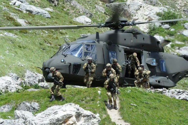 Bankrotterklärung: Militär muss Bürger schützen  — Italienische Streitkräfte / Wikimedia (CC BY 2.5 Deed)