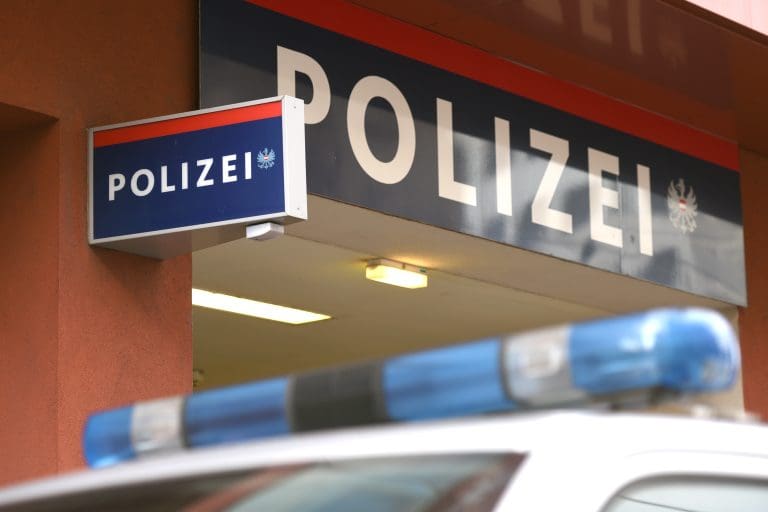 Syrische Familie verletzte Beamte auf Polizeiwache — Spitzi / depositphotos.com