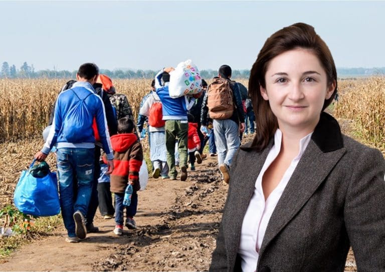 Marlene Svazek und Fllüchtlinge — FPÖ Salzburg / stock.adobe.com