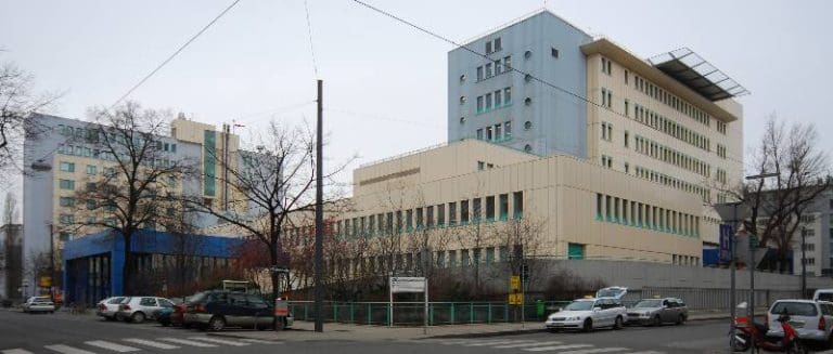 Lorenz-Böhler-Krankenhaus — Guenther2 / Wikimedia CC BY-SA 3.0 Deed