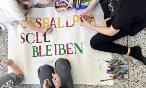 Schule Afritschgasse, Kinder malen Plakat