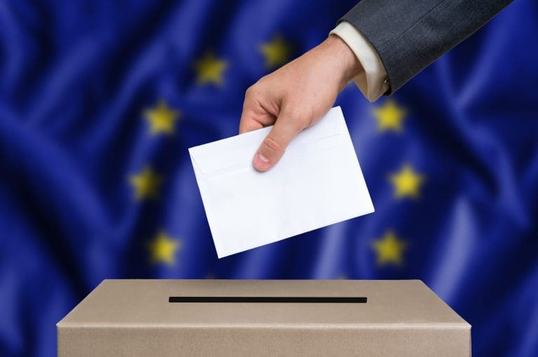 FPÖ auch im April auf Platz eins — adriano_cz / depositphotos.com