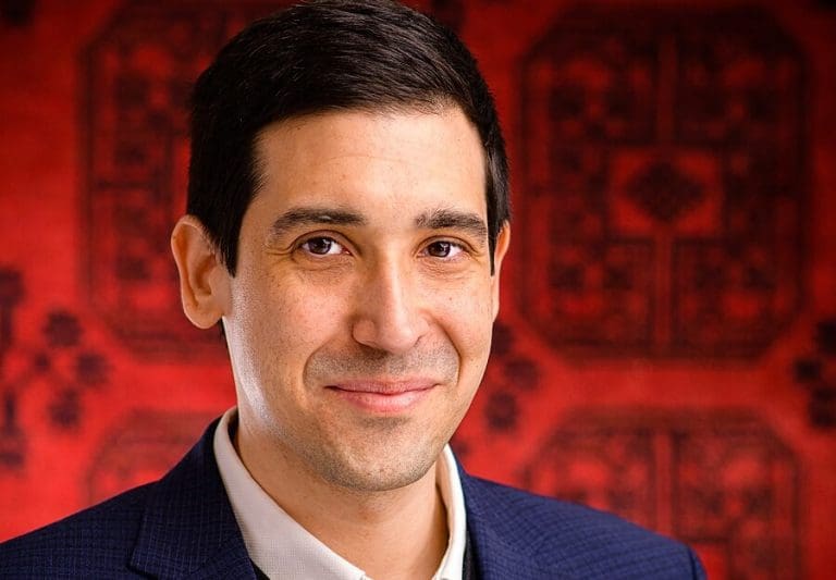 Zeitung verspottet Sebastian Bohrn Mena humorvoll — Saschaosaka / Wikimedia (CC BY-SA 4.0 Deed)