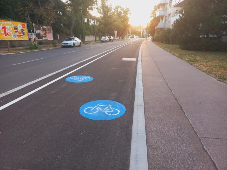 Krottenbachstraße: Geister-Radweg schafft neue Probleme – und Kosten — unzensuriert.at