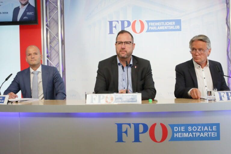 Rechtsanwalt Michael Schilchegger, Christian Hafenecker und Peter Westenthaler — Ruttinger