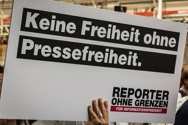 Parlament, Bundespressedienst und Geheimdienst gefährden in einem üblen Zusammenspiel die Pressefreiheit in Österreich, indem sie ohne Begründung Medien von der Wahlberichterstattung im Parlament ausschließen.