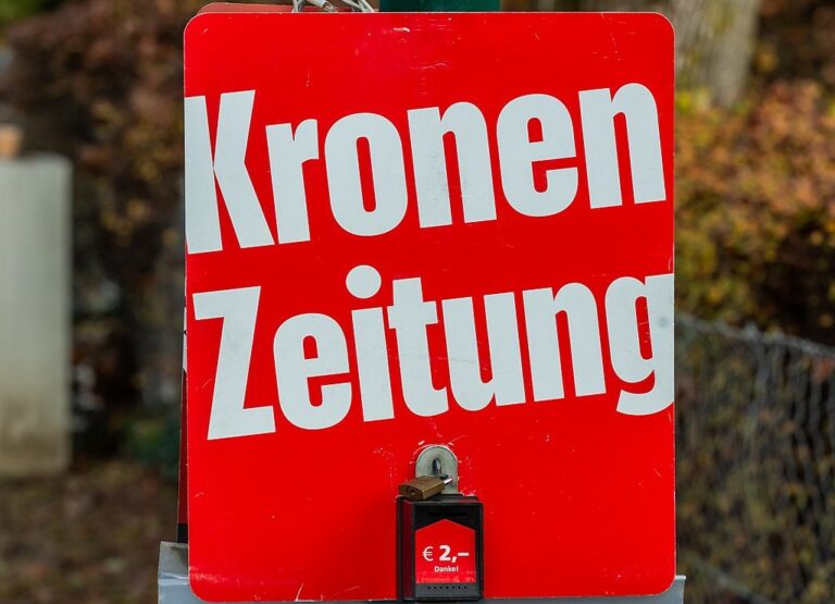 Krone ignoriert Ausländerkriminalität — Johann Jaritz / CC BY-SA 4.0, CC BY-SA 4.0 <https://creativecommons.org/licenses/by-sa/4.0>, via Wikimedia Commons