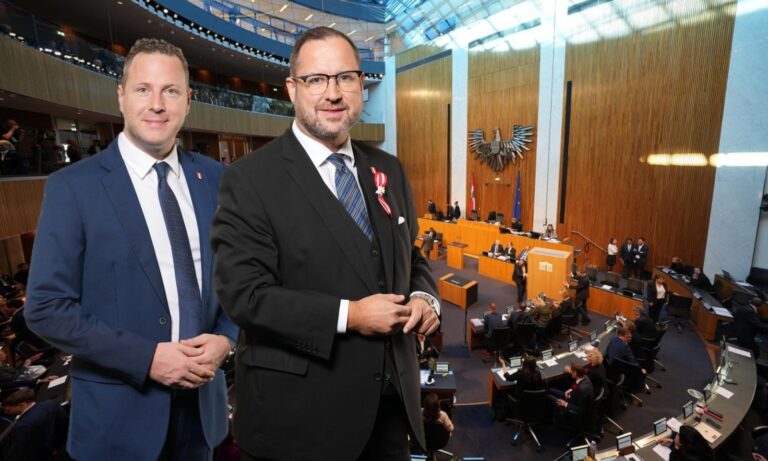 Michael Schnedlitz und Chrsitian Hafenecker im Parlament — Alois Endl