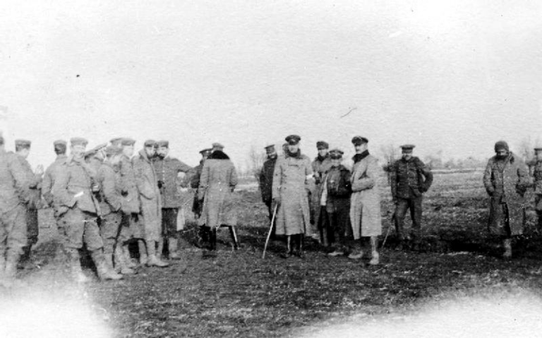 „Friede von unten“: 110 Jahre Weihnachtswunder — Robson Harold B / Wikimedia (public domain)