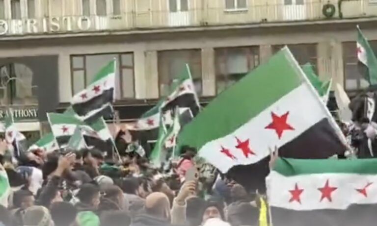 Syrische Demonstration — Screenshot / Facebook